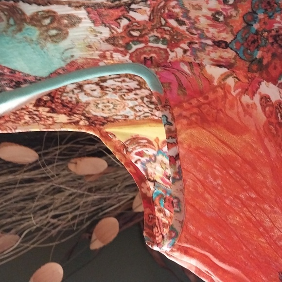 Spense woman's cold shoulder top. Size Xlg. - Picture 5 of 8